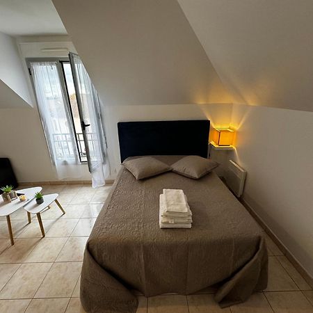 Апартаменти Le Studio Du 72 Бюссі-Сен-Жорж Екстер'єр фото